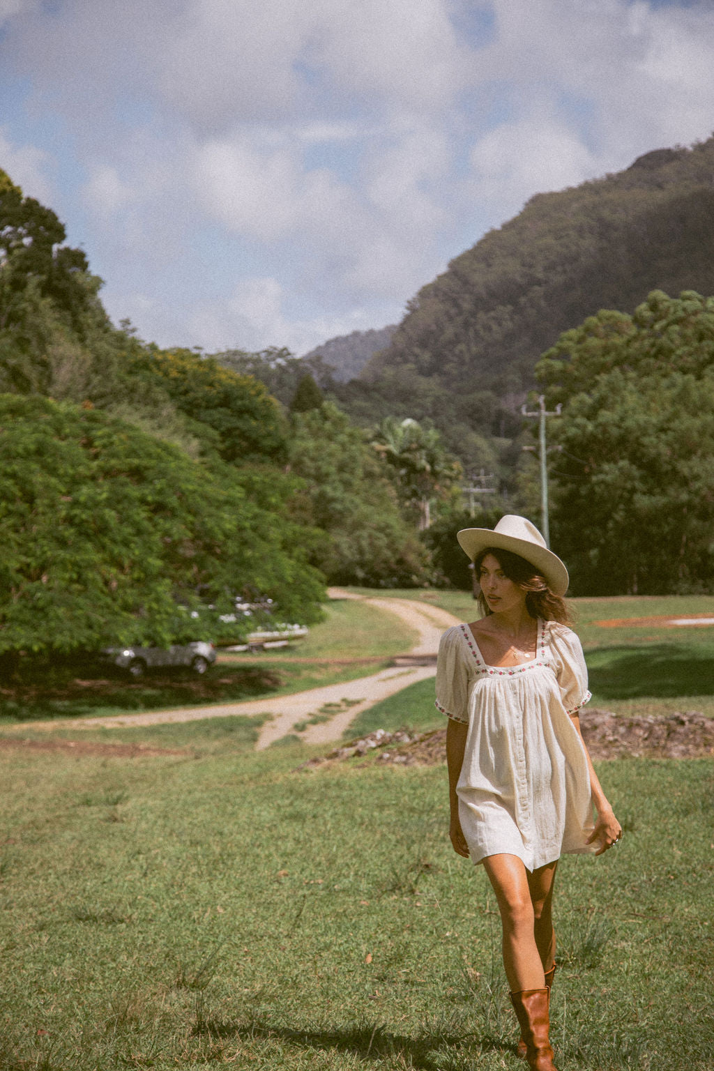 Gabby Mini in Macadamia