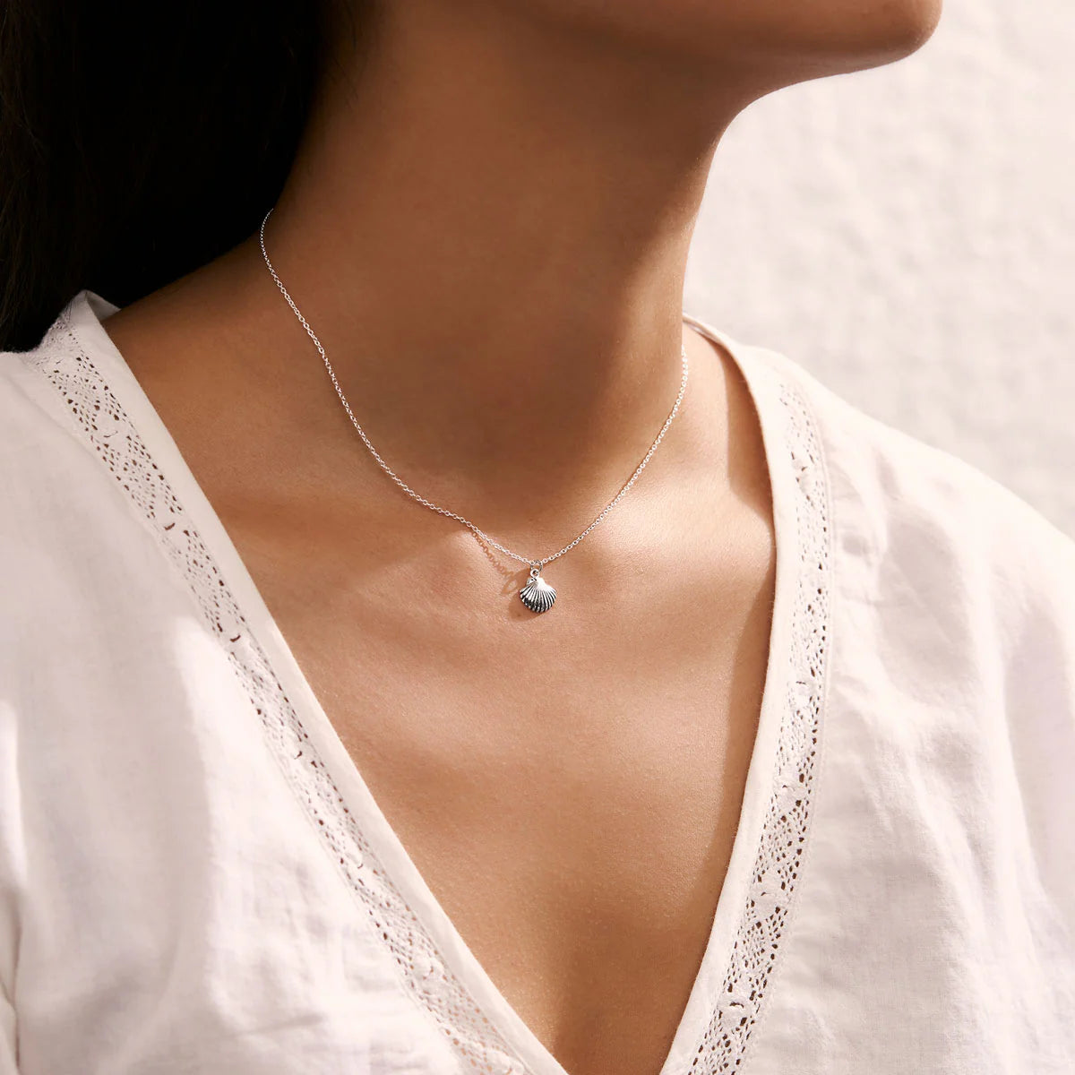 Dainty Seashell Choker