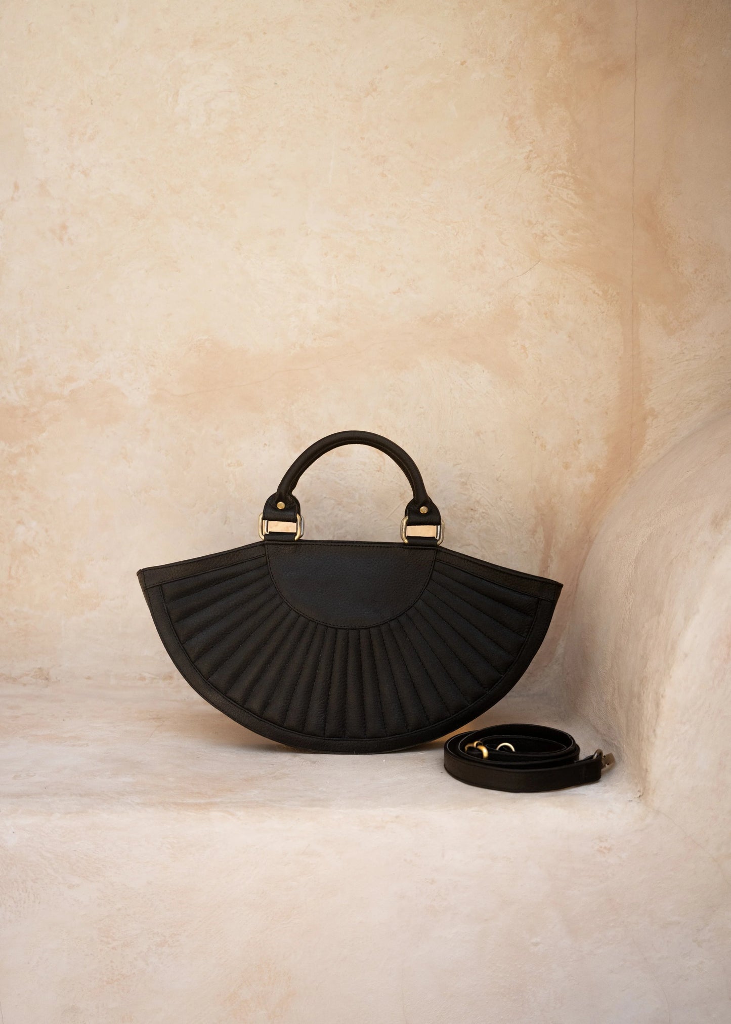 Soleil Grande in Textured Noir