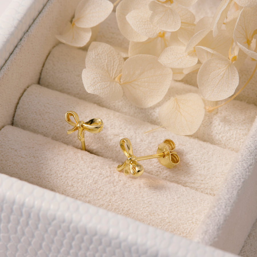 Bow Studs in Gold