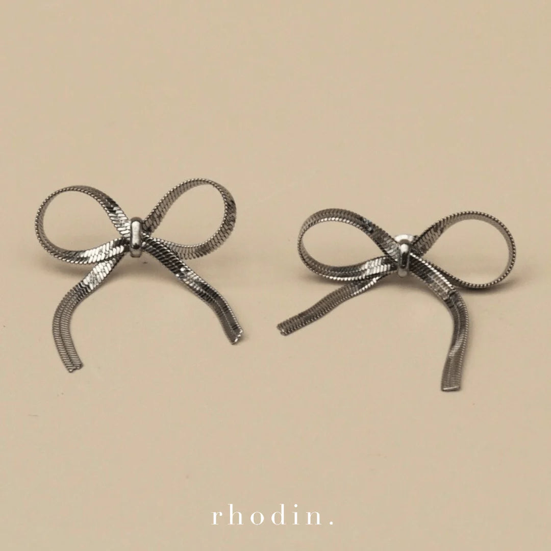 Bow Studs in Silver