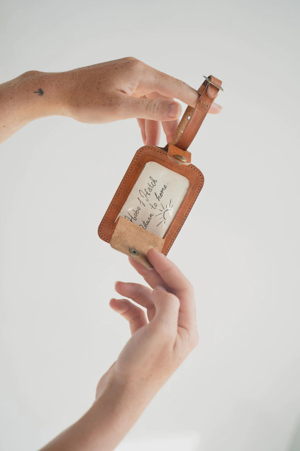 Rising Sun Travel Tag in Vintage Tan