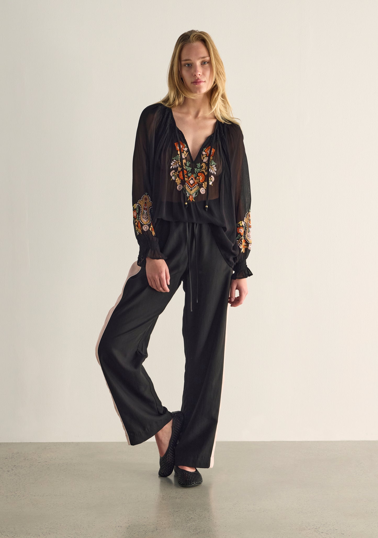 Olea Blouse in Black