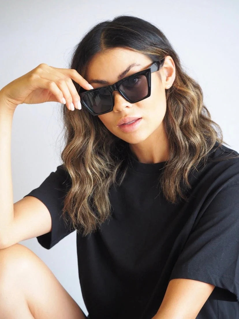 Noir Wing Sunglass in Black