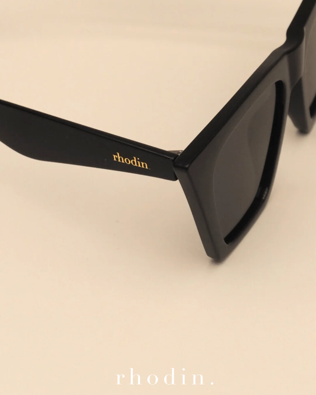 Noir Wing Sunglass in Black